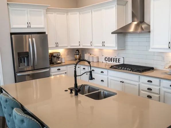 5388 Hallowell Park Dr, Timnath, CO 80547