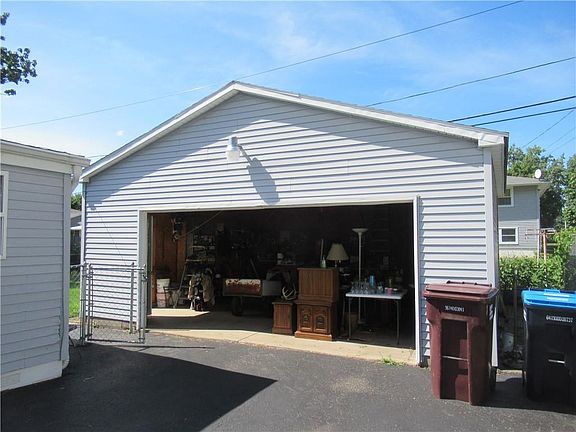 5th image of 160 Mercer Ave