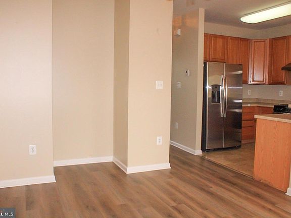 4th image of 105 Brook Meadow Dr