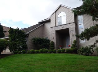 6146 Churchill Downs Dr, West Linn, OR 97068
