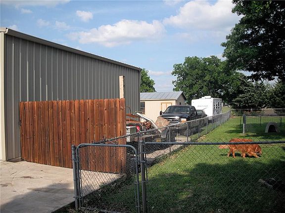 3rd image of 128 Park Crest Dr