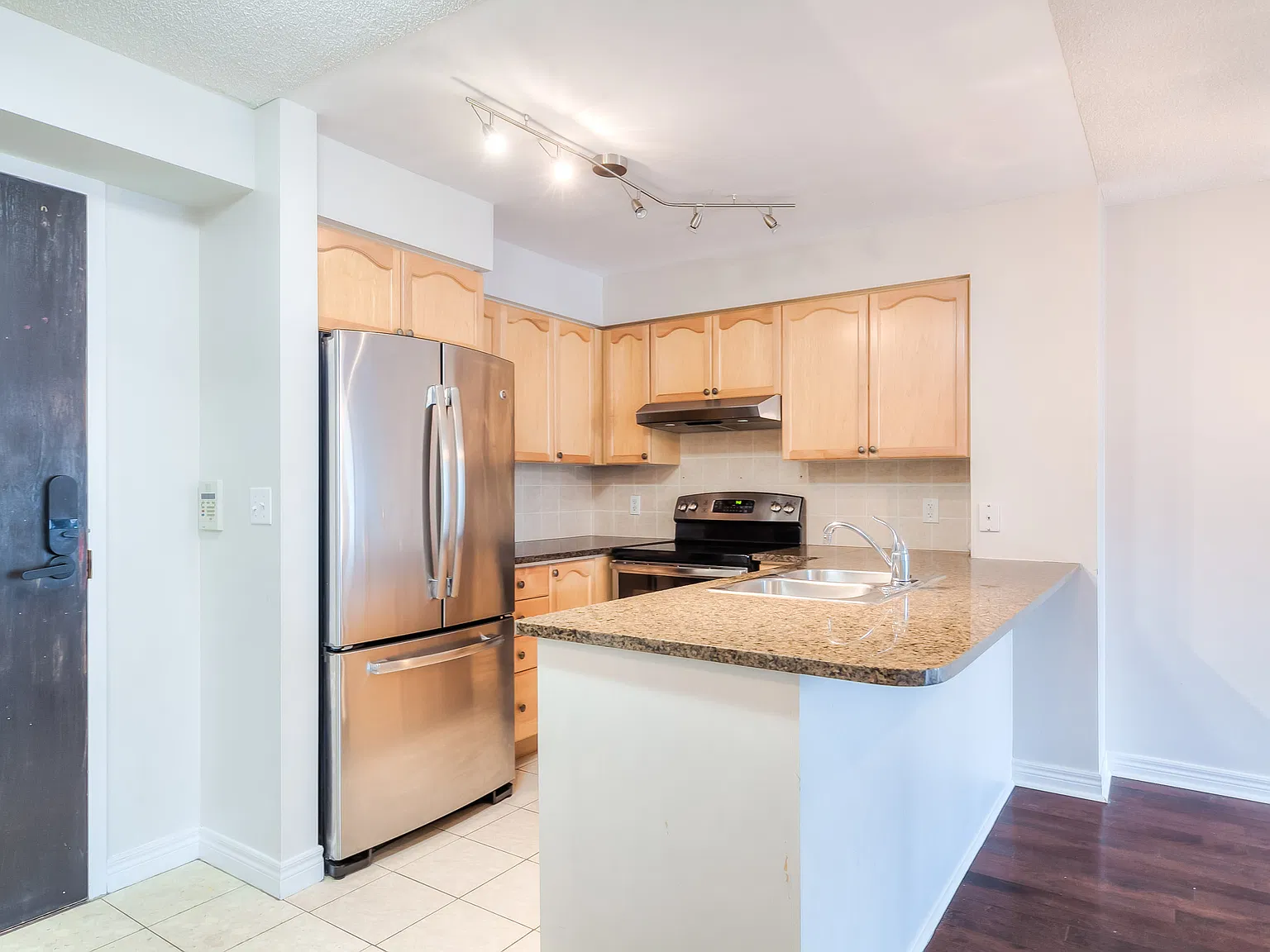 23 Hollywood Ave - 1803 — Photo 4