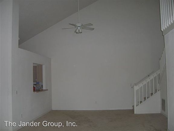 4th image of 2554 Albion Ave