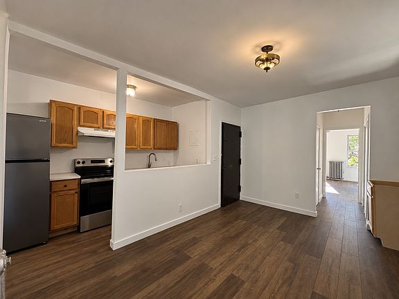 3rd image of 67A Lewis Ave #2E