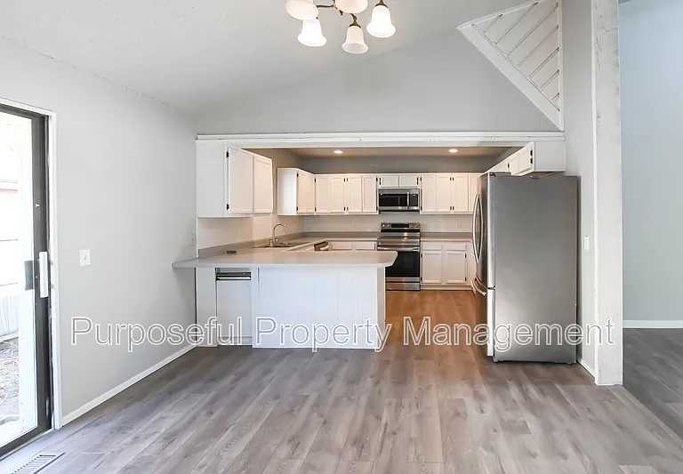 8224 NW 87th St — Photo 13