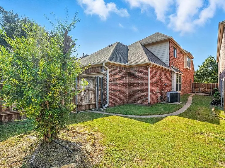 2101 Broadstone Dr — Photo 28