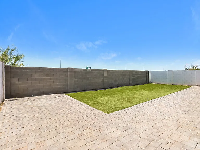 2191 E Greenlee Ave — Photo 16