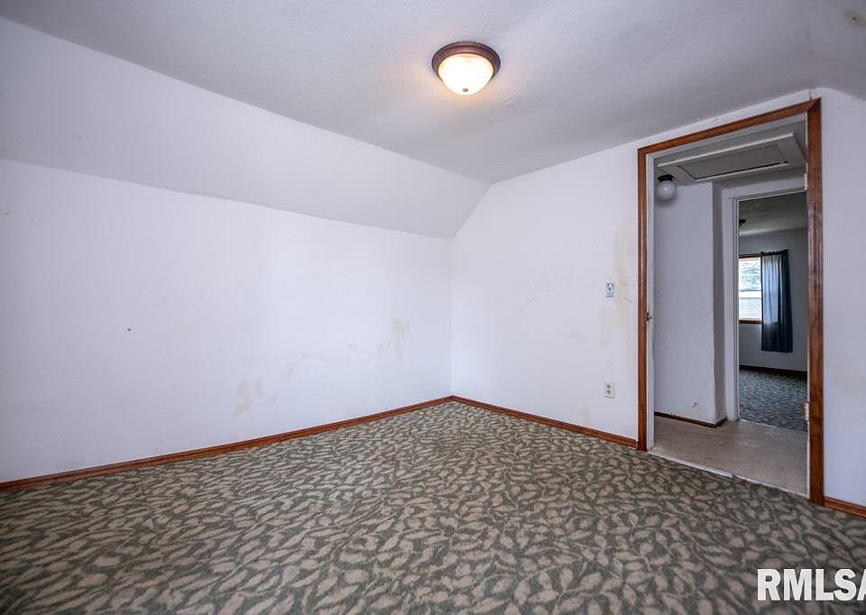 25th image of 1002 Market St
