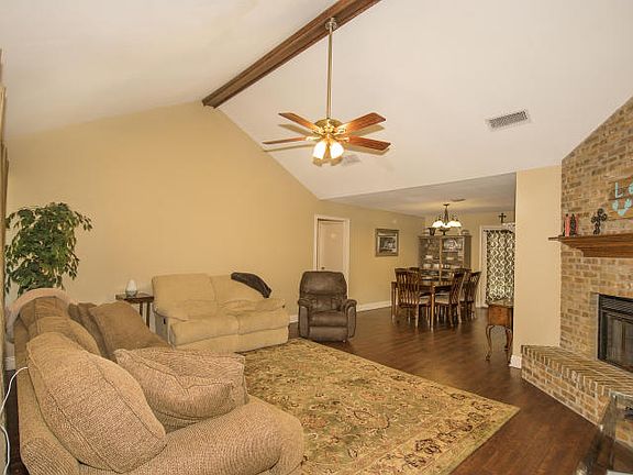 4th image of 1614 Tanglewood Dr