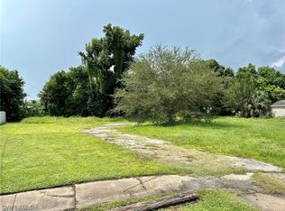 953 Lakeview Dr, North Fort Myers, FL 33903