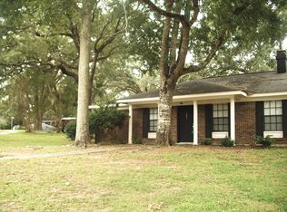 5851 Wood Creek Ct, Mobile, AL 36609