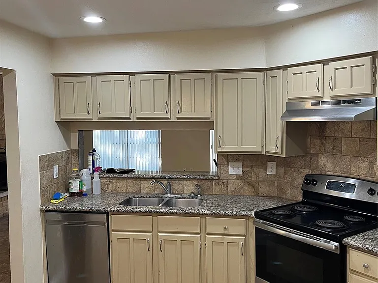7010 Pickett Dr — Photo 7