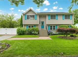 12 Railroad Row, Warwick, RI 02886