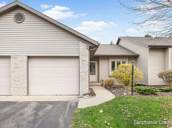 2484 Falcon Pointe Dr NW, Grand Rapids, MI 49534