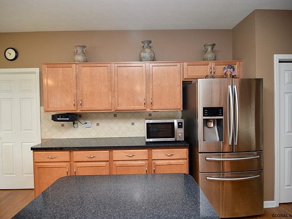 5th image of 32 Sterling Heights Dr