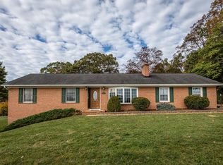 472 Honeysuckle Rd, Elkton, VA 22827