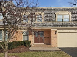 2S707 Avenue Latour, Oak Brook, IL 60523