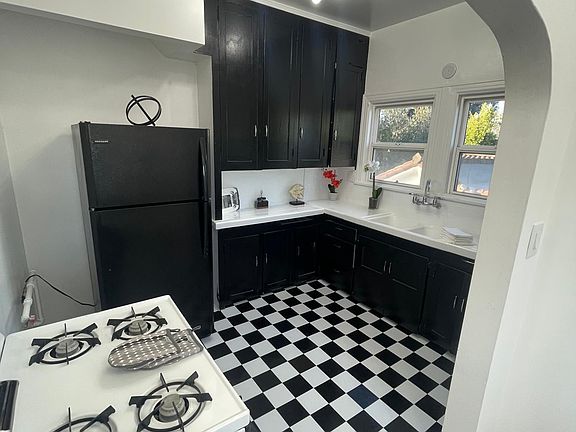 4th image of 524 N Orange Dr #524