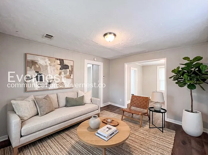2 bed, 1.0 bath, 846 sqft, $925 — Photo 2