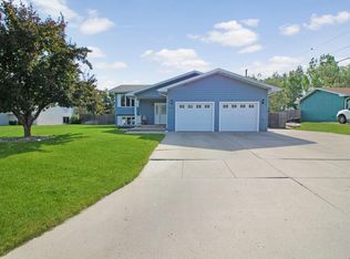 2552 Belview Dr, Minot, ND 58701