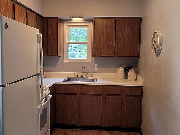 5th image of 1035 Brown Ave