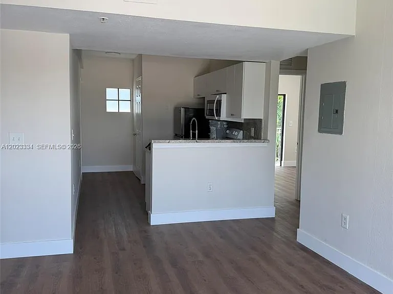763 SW 5th St #304 — Photo 7
