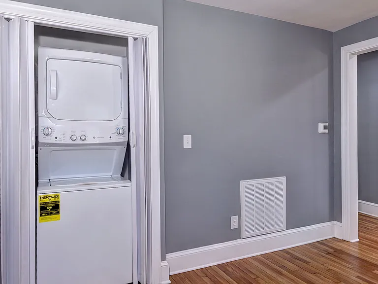 725 Jefferson Pl — Photo 3