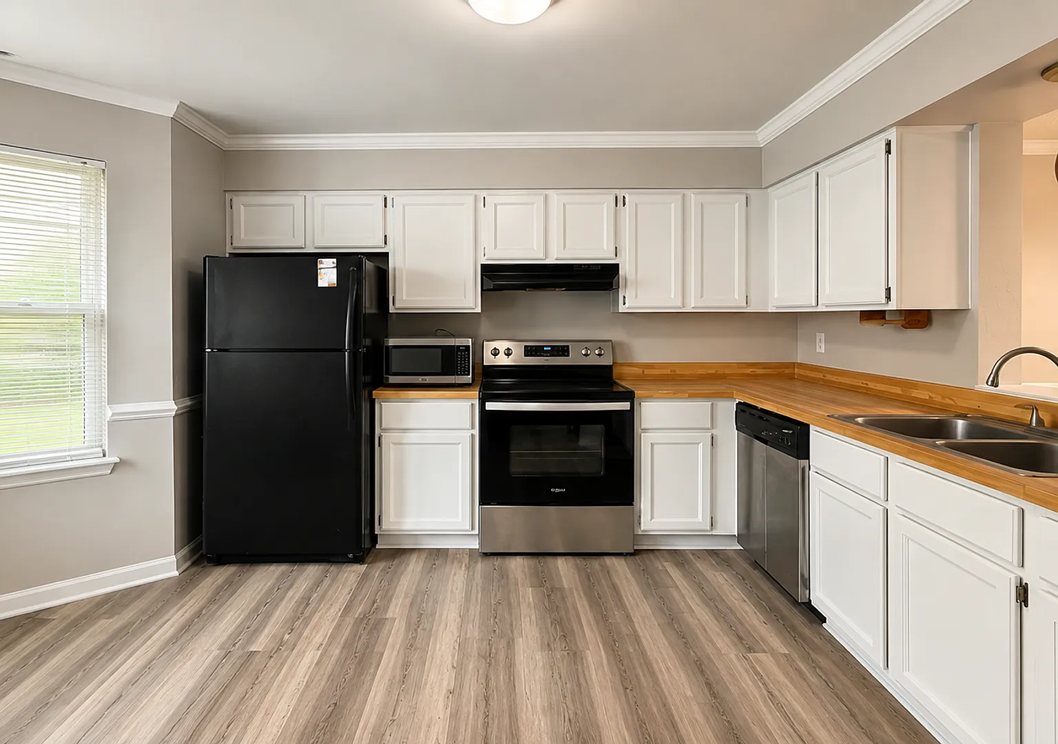 3BR Virginia Beach Home with Fenced Yard! — Photo 2
