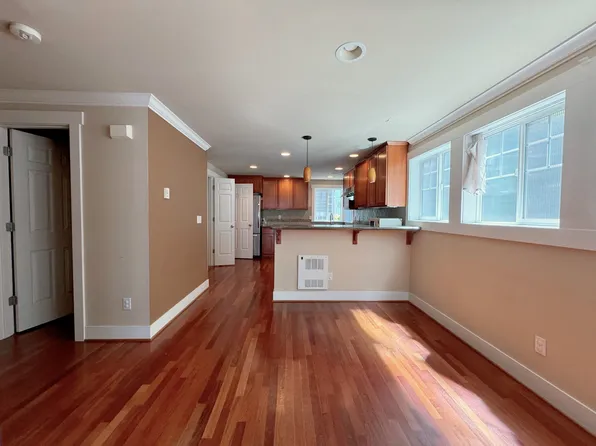 1022A Taylor Ave N, Seattle, WA 98109