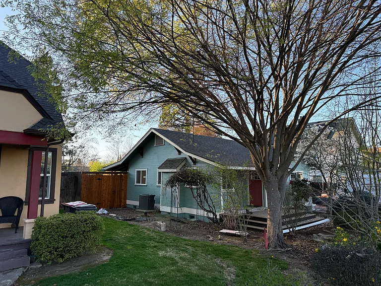 414 Newtown St — Photo 2