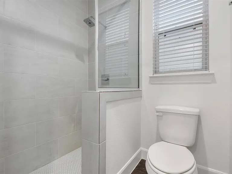 2737 Clinton Dr — Photo 20