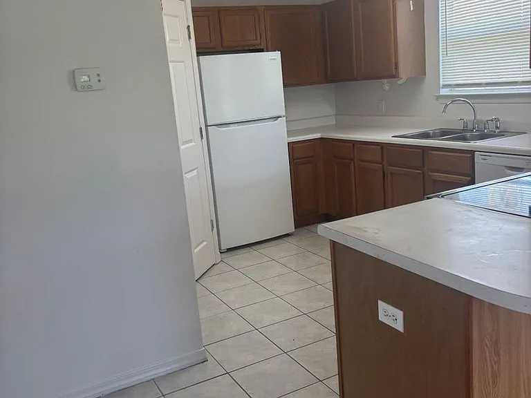 565 Florosa Ct — Photo 5