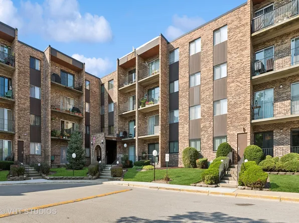 625 W Huntington Commons Rd APT 105, Mount Prospect, IL 60056