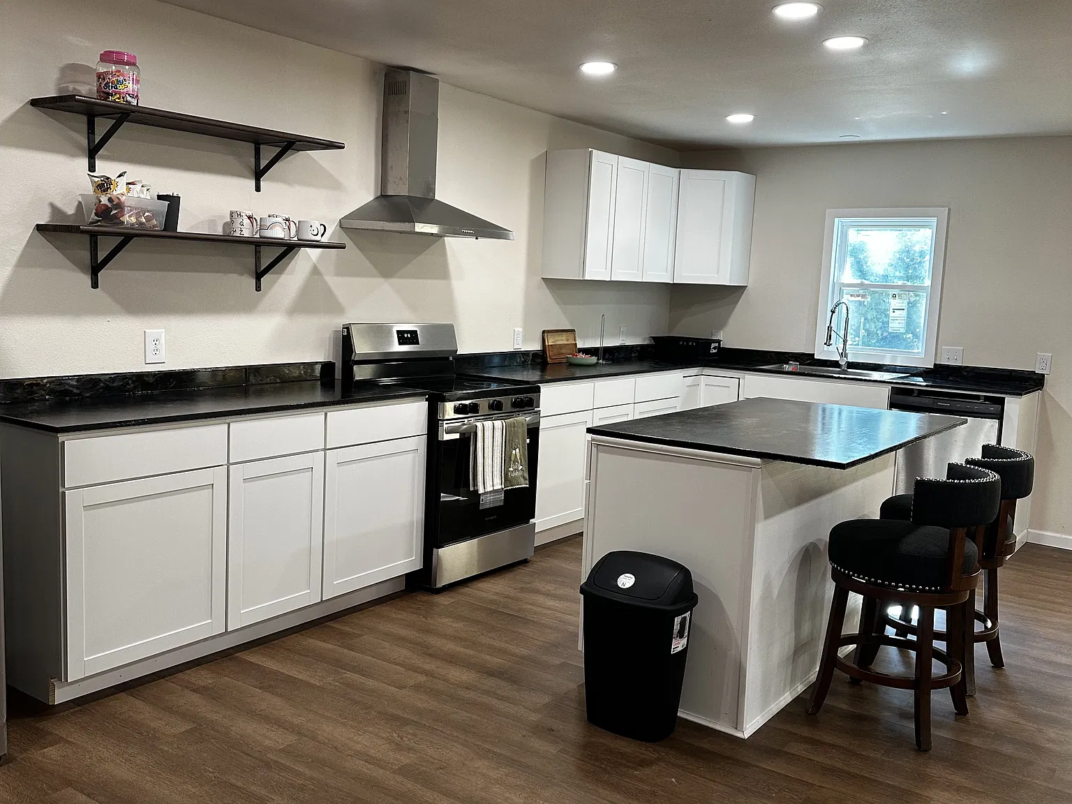 4 bed, 2900 sqft, $2,800 — Photo 4