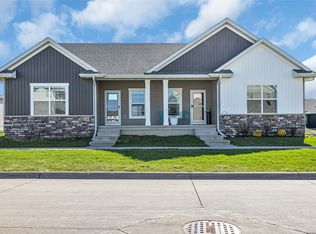 2459 Rookwood Ln, Marion, IA 52302