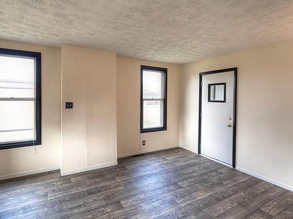 5th image of 32 E Wilson Ave