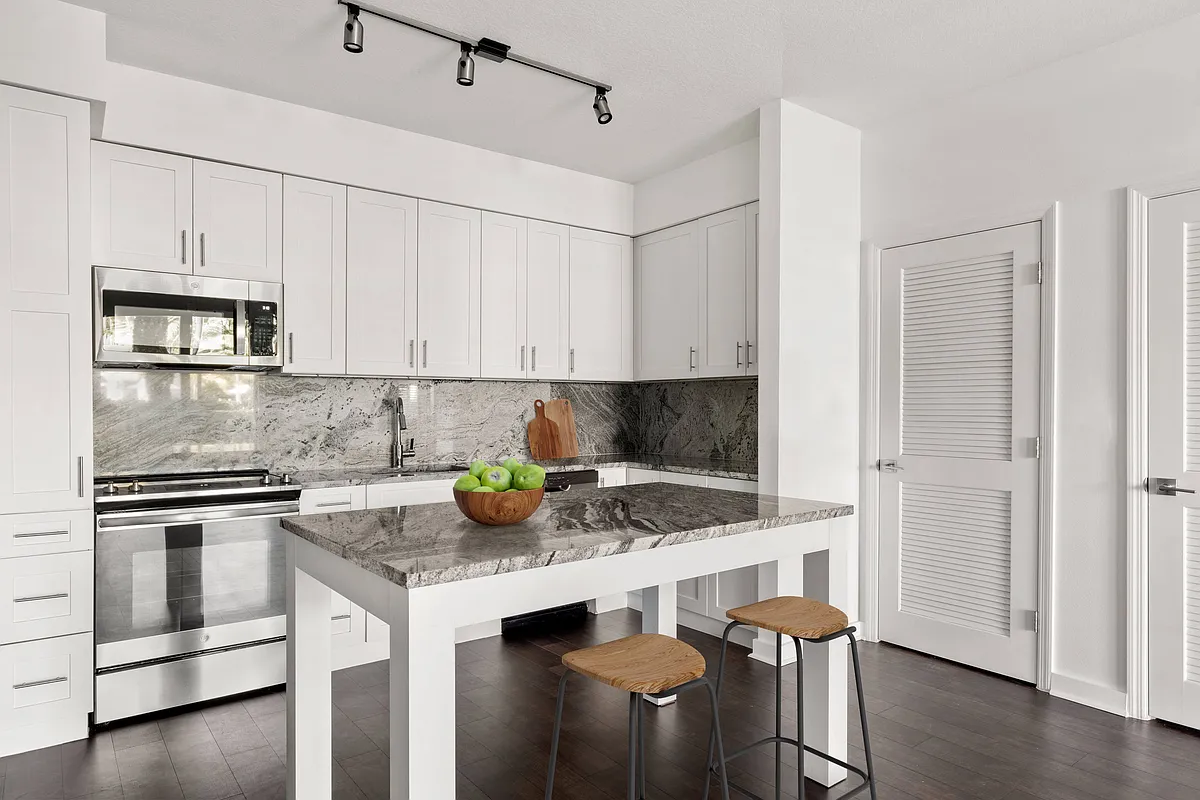 Building Photo - Oceanside Lantana