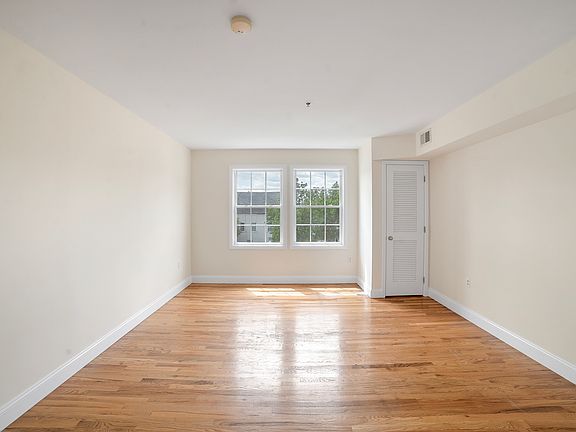 5th image of 97 Main St Suite 3