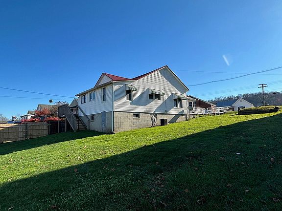 2nd image of 1413 Forest Ave