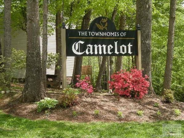 1219 Camelot Ct NE
