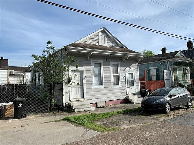 1st image of 830-2 N White St