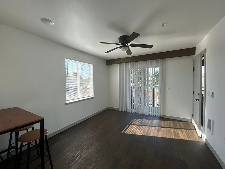 2800 SW 23rd St — Photo 3