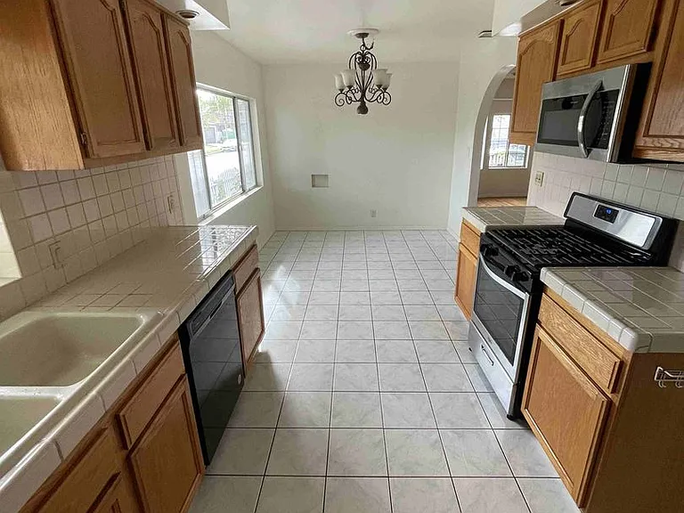 2946 S Beverly Dr — Photo 10