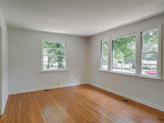 3rd image of 2909 Branch Ct
