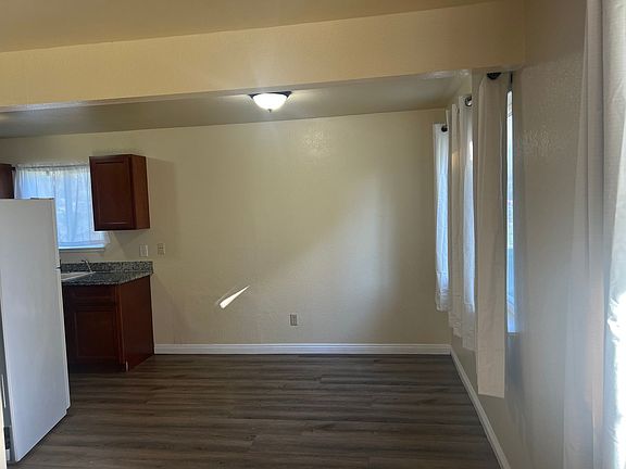 3rd image of 1954 Country Club Ct APT B