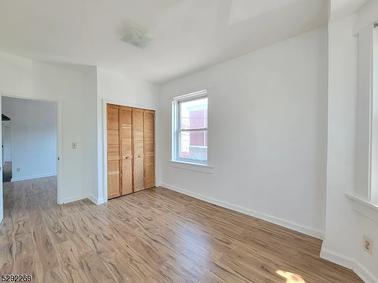 551 Franklin Ave #2R — Photo 8