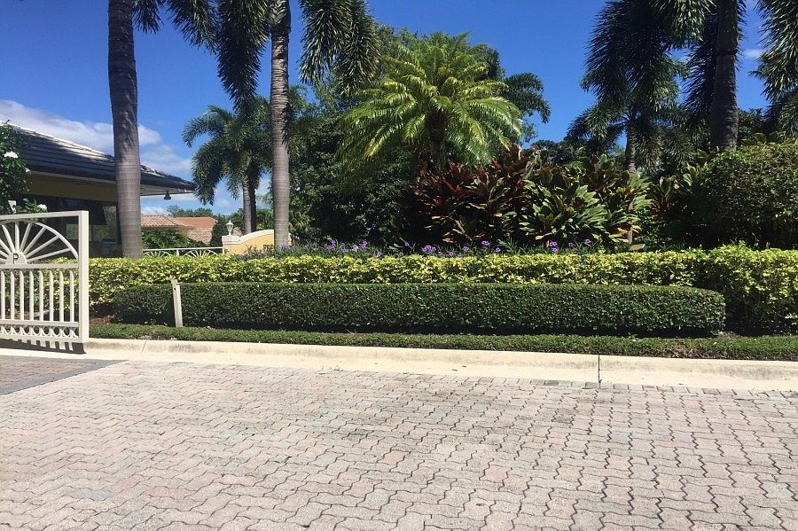 2nd image of 107 Golfview Ct