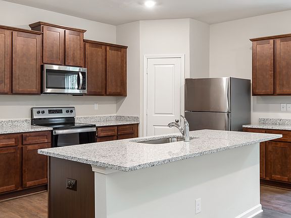 Hosting is made easy with this chef-ready kitchen