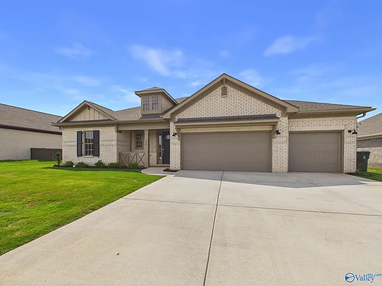 104 Clift Creek Dr — Photo 1