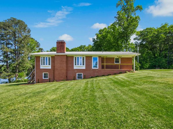 1415 Clearwater Dr, Sanford, NC 27330